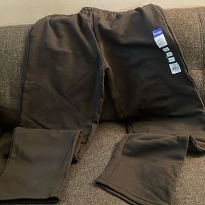 New with tags Gildan open bottom leg sweatpants. Black in color. Size 2XL.